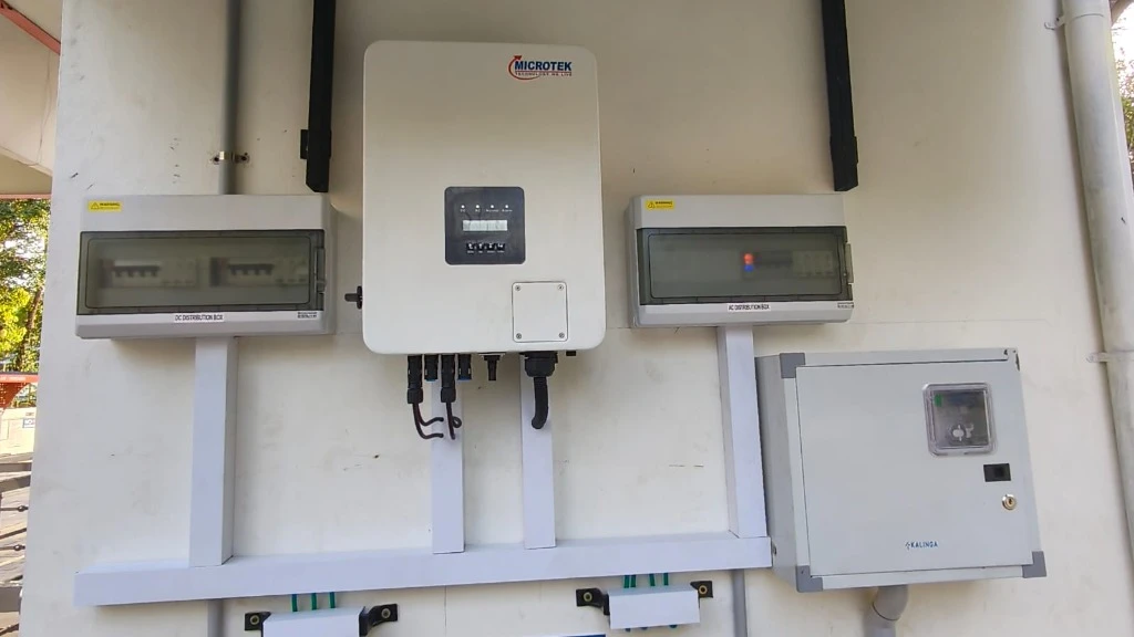 20 kW 3-Phase Microtek on-grid solar inverter with KSEB net metering installed by Sonetec Powers at IOC Petrol Pump Kuriyode Nilamel
