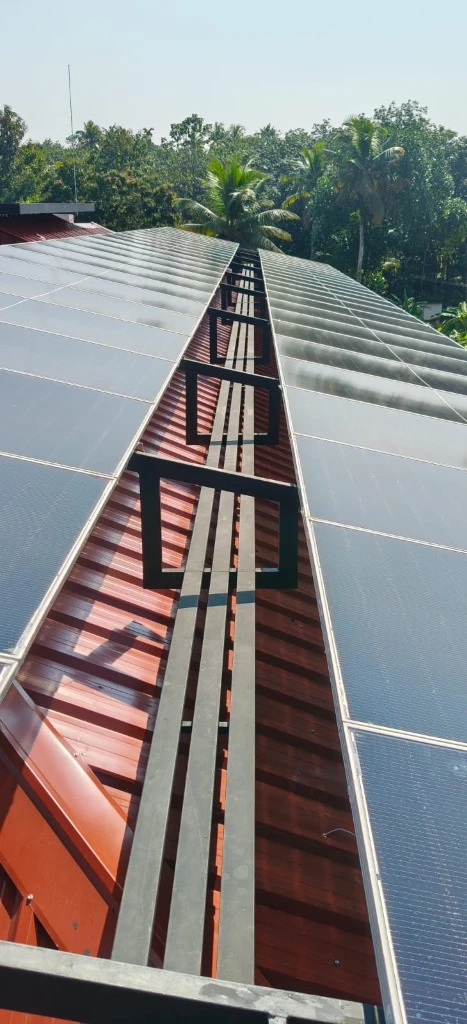 Elevated central maintenance walkway and Luminous TOPCon 625W panels at Sindhoor Ayurveda Hospital